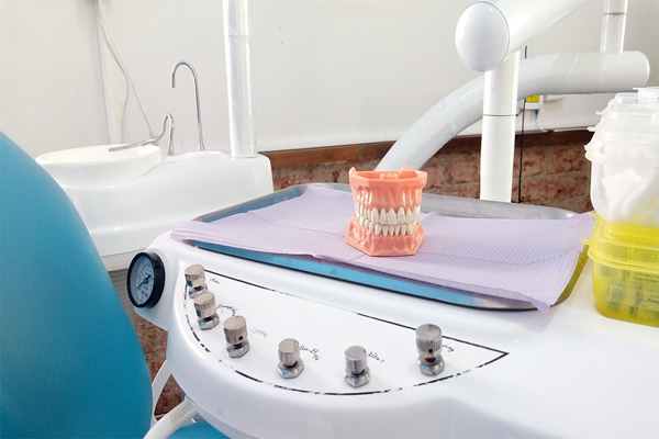 Jakie rodzaje protez są obecnie stosowane w stomatologii?