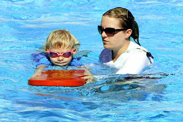 Nauka pływania dla dzieci - kiedy zacząć?