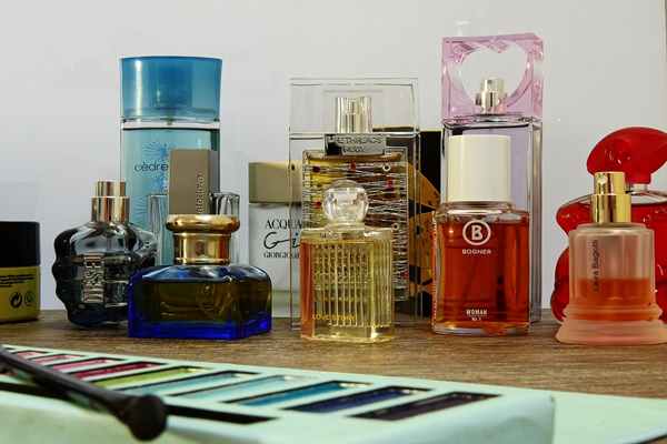 Jakie perfumy wybrać do pracy?